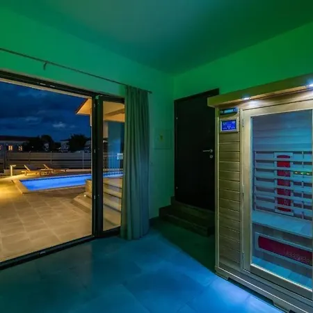 Villa Luna, *