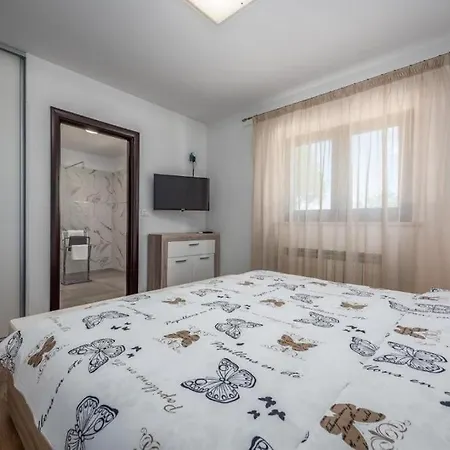 Villa Luna, *